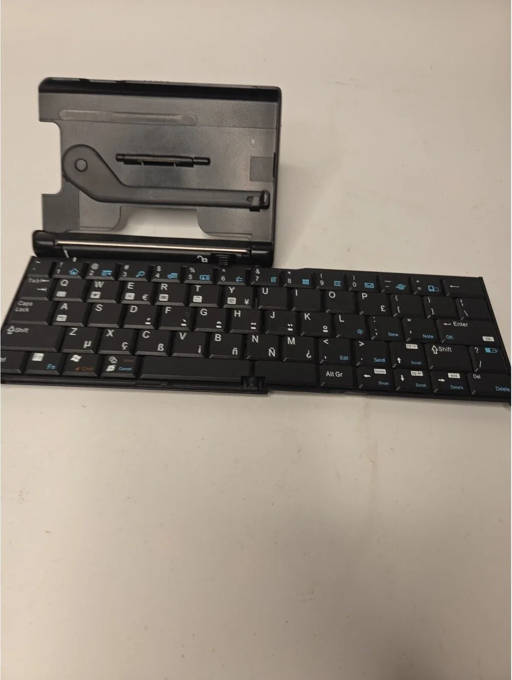 Palm One 3169WW Universal Wireless Folding Keyboard Portable Travel Keyboard